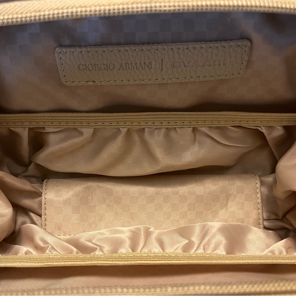 Giorgio Armani x Eva Air Toiletries Case - Picture 5 of 6